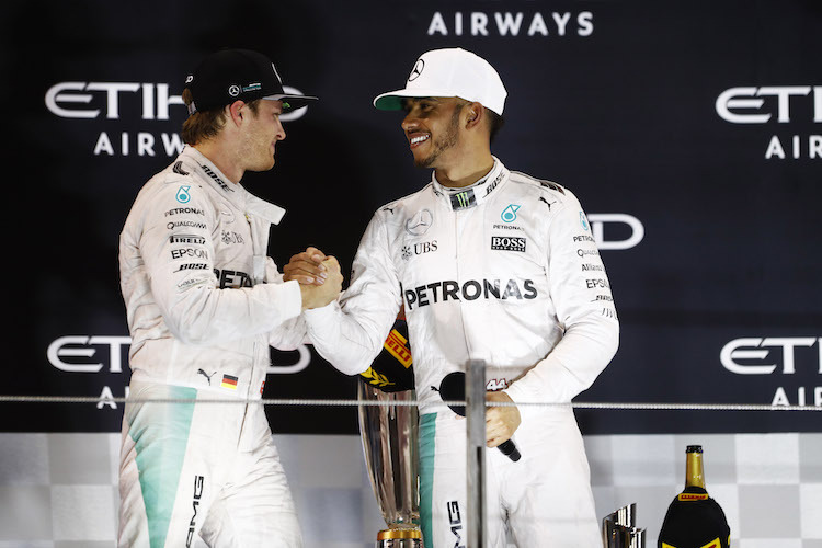 Nico Rosberg und Lewis Hamilton nach dem WM-Finale