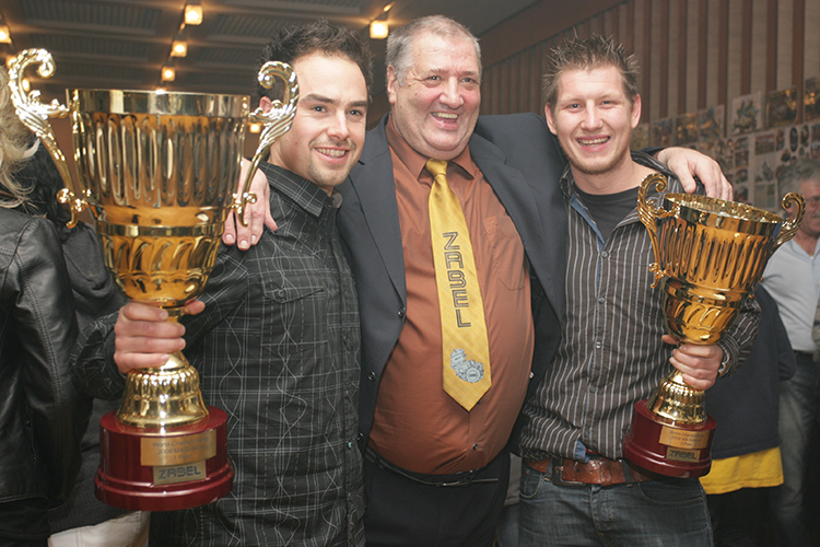Friedhelm Zabel (Mitte) mit Jan Hendrickx (li.) und Tim Smeuninx