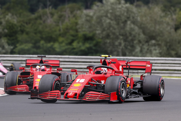 Die Ferrari-Fahrer Charles Leclerc und Sebastian Vettel