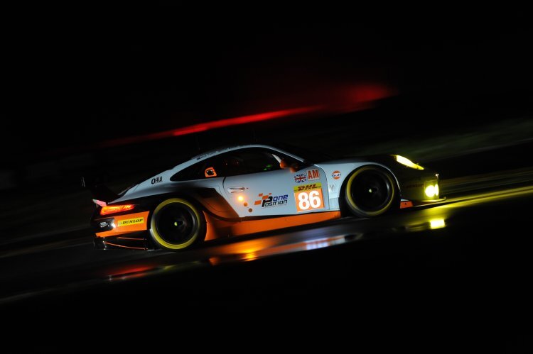 Der Porsche 911 von Gulf Racing mit neuer Dunlop-Bereifung