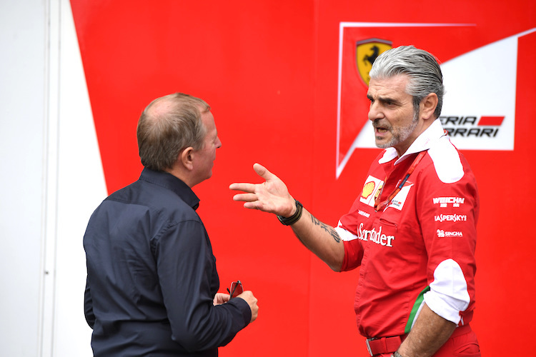 Martin Brundle und Ferrari-Teamchef Maurizio Arrivabene 2017 in Mexiko
