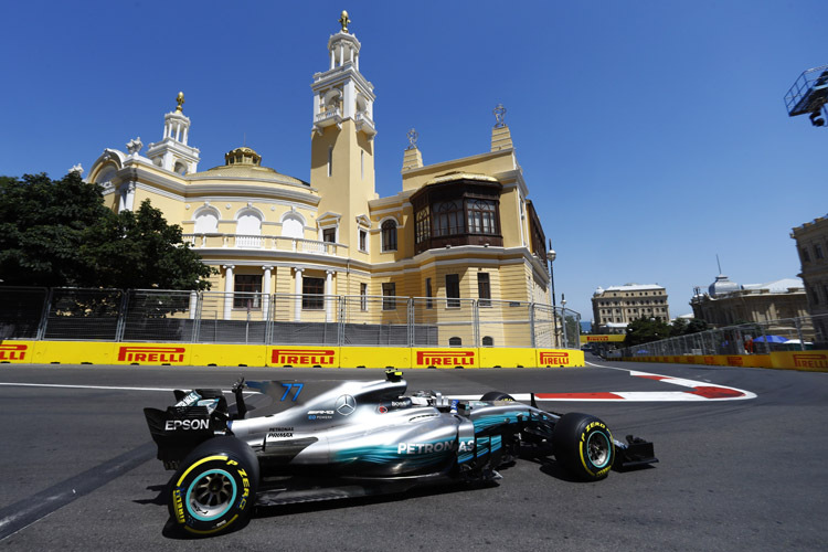 Mercedes-Star Valtteri Bottas war in der letzten freien Trainingsstunde von Baku der Schnellste