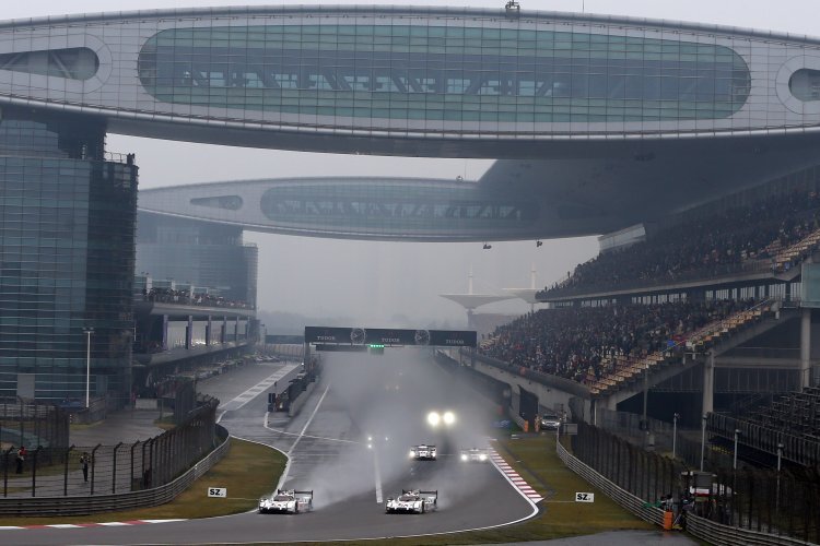 2015 feierte Porsche im Regen einen Doppelsieg