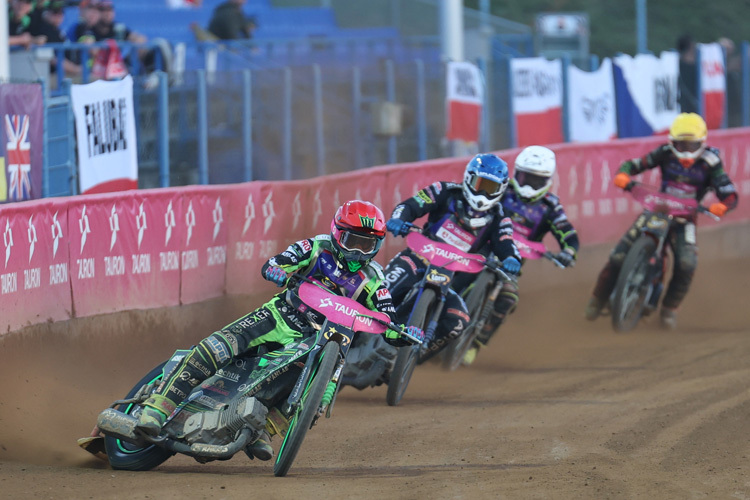 Patryk-Dudek-in-Pardubitz-mit-Sieg-zum-EM-Titel