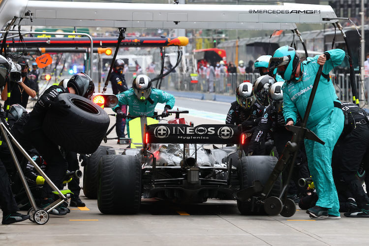 Lewis Hamilton mit abgenutzten Reifen