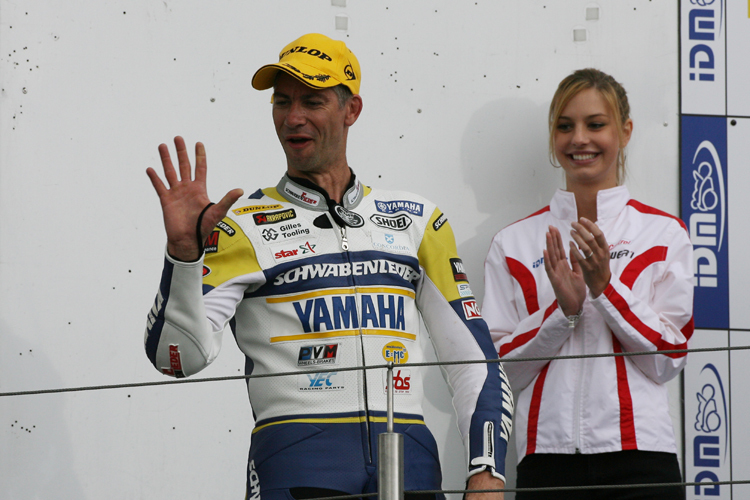 Jörg Teuchert gewann das erste Superbike-Rennen.