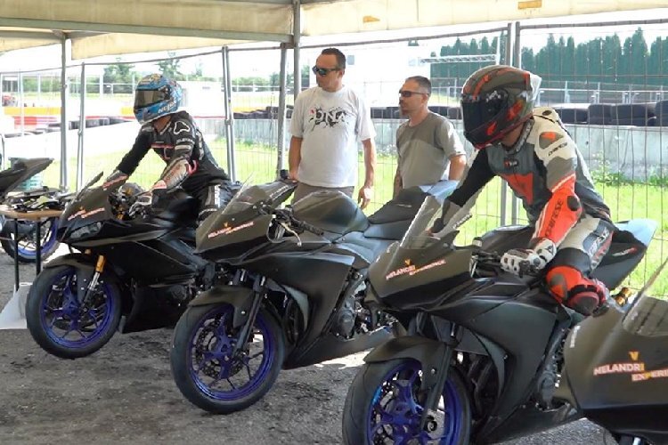 Marco Melandri stellte allen Teilnehmer dasselbe Motorrad zur Verfügung