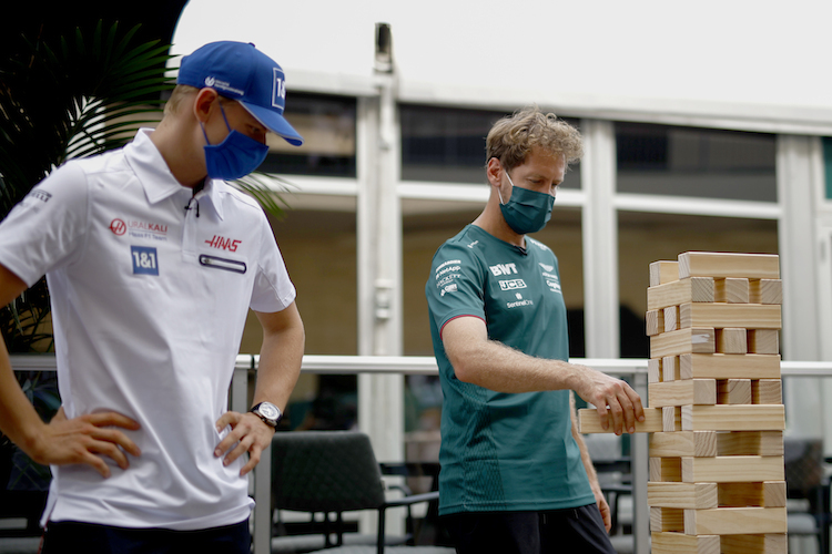 Mick Schumacher und Sebastian Vettel stellten ihr Fingerspitzengefühl unter Beweis