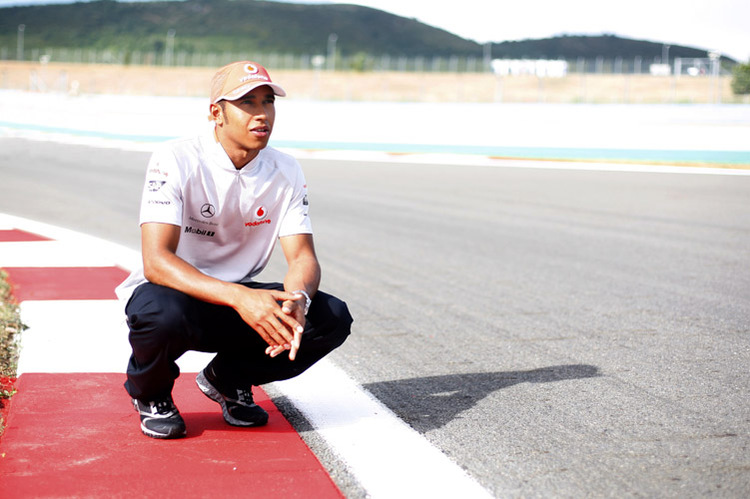 Lewis Hamilton erklärt die Strecke
