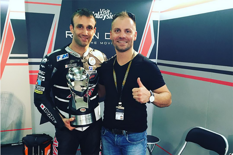 Moto2-Weltmeister Johann Zarco mit Gabor Talmacsi