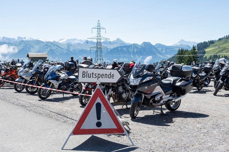 Das Motorradfahrer-Blutspenden auf dem Glaubenberg lässt sich prima mit einer Fahrt über weitere Schweizer Pässe verbinden
