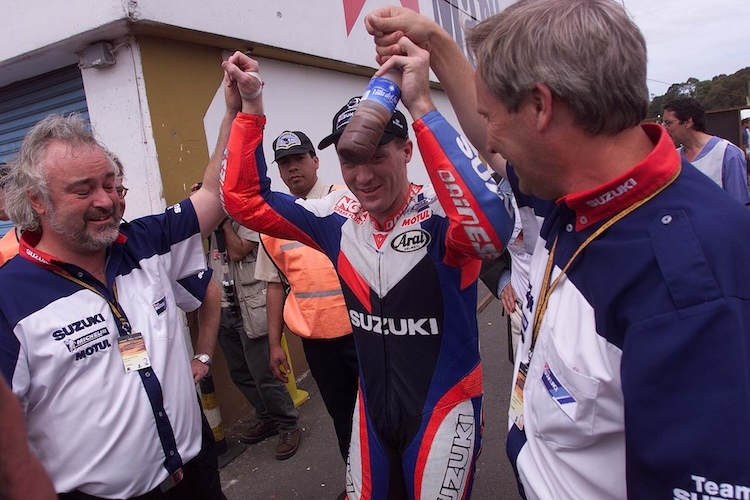 Aufgeben ist nicht. 2000 gelang dem Suzuki-Team unter Taylor nochmals ein großer Wurf. Gegen eine Honda-Armada holte Kenny Roberts jnr. den 500er-Titel