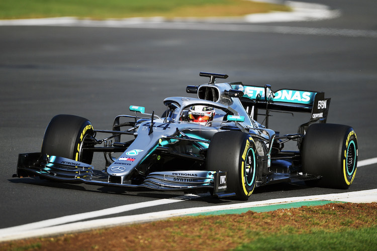 Lewis Hamilton hat die ersten Runden im neuen Silberpfeil hinter sich