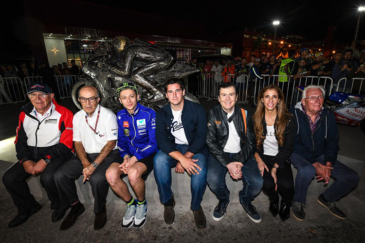 Valentino Rossi enthüllte die Skulptur am Freitag in Argentinien