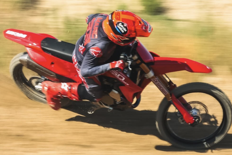 Marc Marquez mit der neuen Desmo450 MX