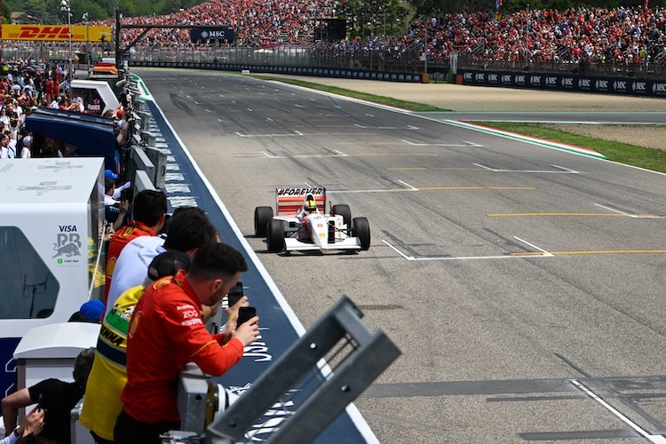 Sebastian Vettel im MP4/8 in Imola