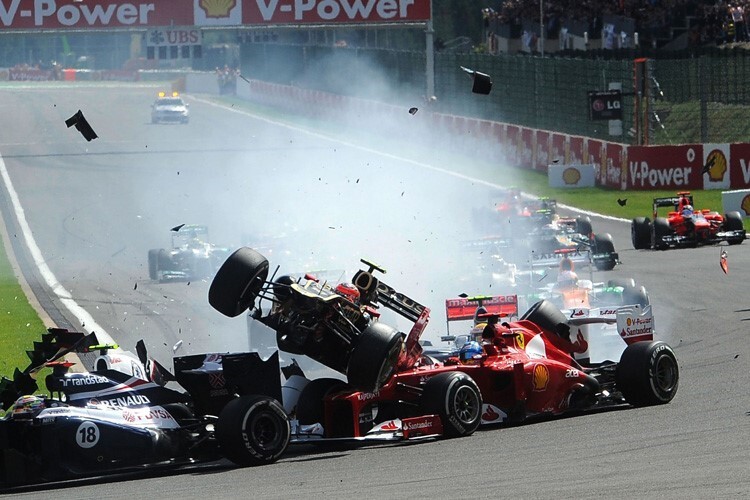 Romain Grosjean löste in Belgien 2012 diesen Crash aus