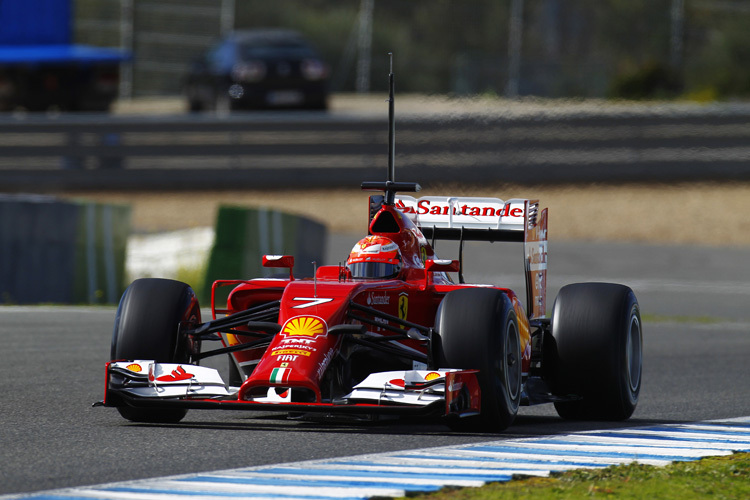 Kimi Räikkönen auf dem Weg zur Bestzeit in Jerez