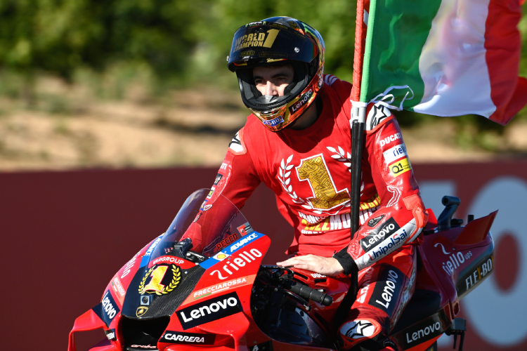Pecco Bagnaia avancierte in Valencia zum ersten italienischen MotoGP-Weltmeister seit Valentino Rossi 2009