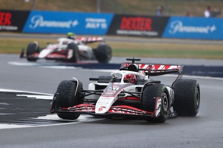 Esteban Ocon vor Oliver Bearman