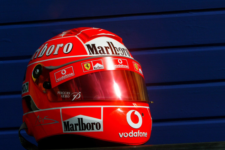 Auch dieser Helm von Michael Schumacher ist ein Design von Jens Munser
