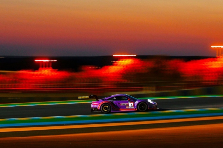 Stimmung bei Nacht mit dem Porsche von Project 1