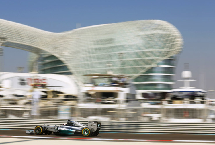 WM-Leader Lewis Hamilton startete mit der ersten Bestzeit ins Abu Dhabi-Rennwochenende