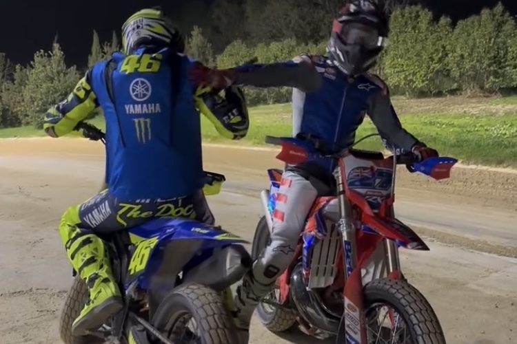 Valentino Rossi und Casey Stoner auf den Flat-Track-Bikes