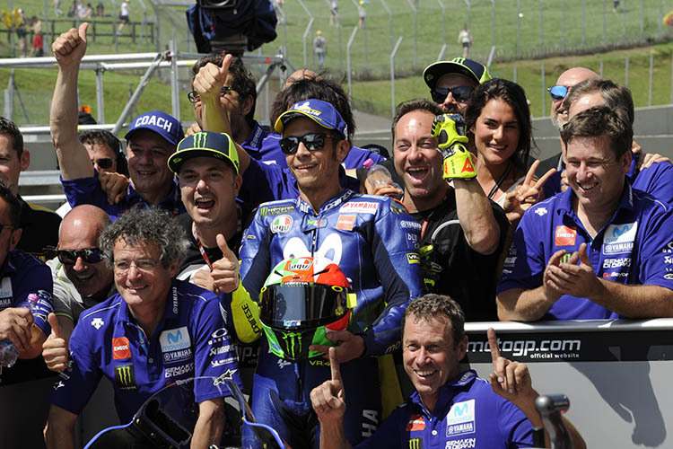 Jubel bei der Rossi-Crew: Pole-Position beim Heim-GP