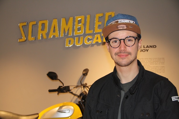 Henry Crew (22) will der jüngste Motorradfahrer werden, der die Erde umrundete