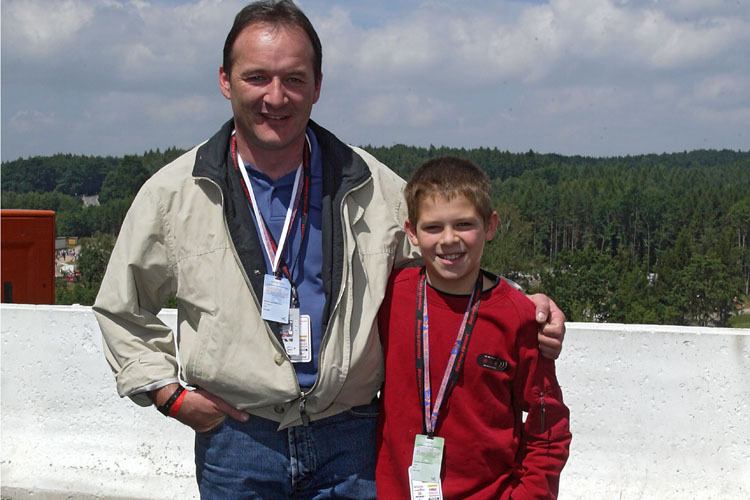 Sachsenring 2002: Helmut Bradl mit Sprössling Stefan (12)