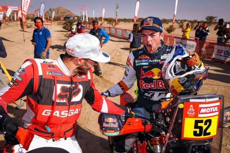 Matthias Walkner jubelt über Platz 3 bei der Dakar 2022 