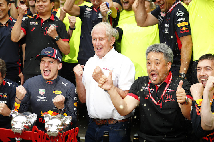 Red Bull Racing und Honda feiern den Sieg in Deutschland, Zweiter von rechts: Honda-Rennchef Masashi Yamamoto