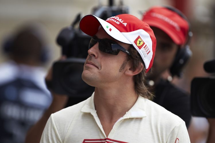 Fernando Alonsos Blick geht bei Ferrari gen Himmel