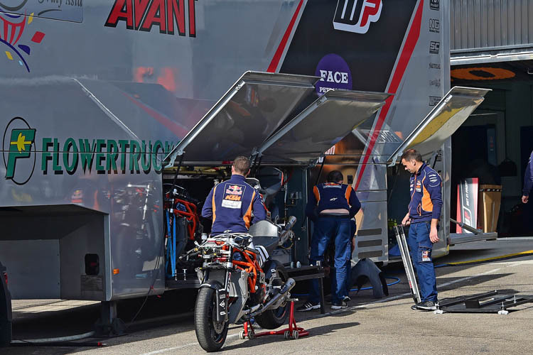 Je zwei Moto2- und Moto3-Piloten testen in Valencia für KTM