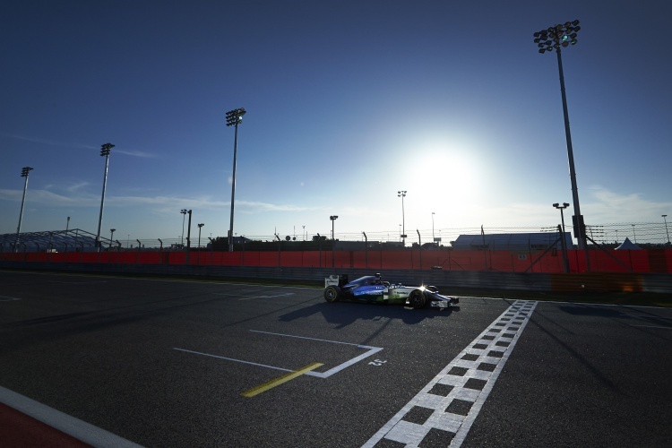 Willkommen zum vierten Testtag in Bahrain - Lewis Hamilton