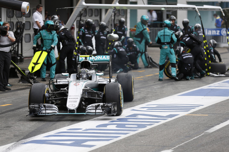 Nico Rosberg nach dem überlangen Stopp
