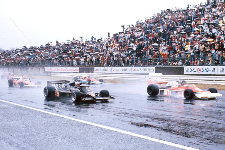 Entscheidung im letzten Rennen: Im Regen-GP von Fuji sicherte sich James Hunt 1976 die WM-Krone