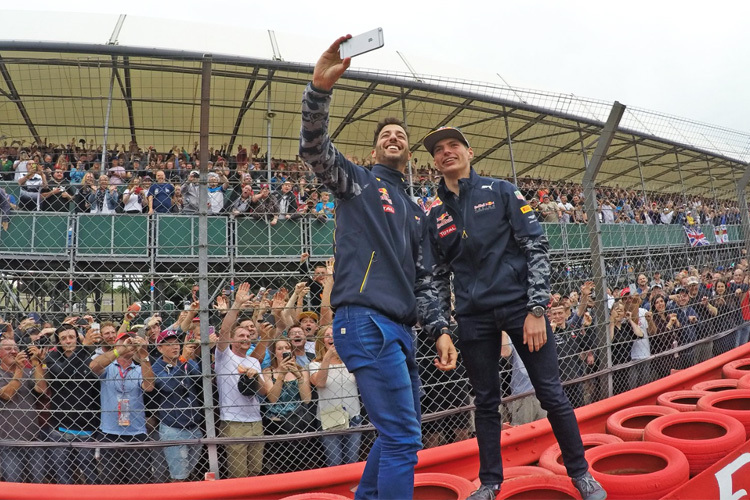 Daniel Ricciardo und Max Verstappen in Silverstone