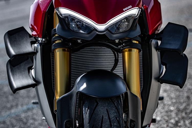 Ducati ist Pionier und einer der führenden Motorradhersteller in Sachen Aerodynamik - man sieht es der Streetfighter an