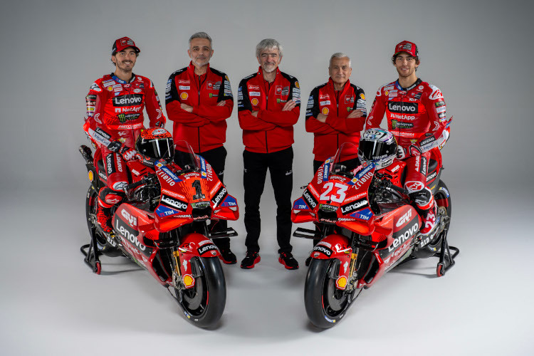 Das Ducati-Lenovo-Werksteam 2024: Bagnaia, Grassilli, Dall'Igna, Tardozzi und Bastianini