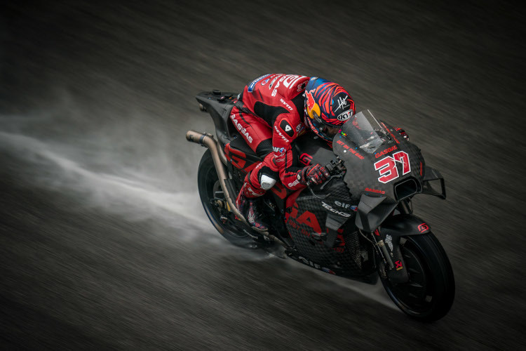 MotoGP-Rookie Augusto Fernández im Regen von Sepang