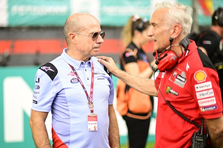 Merlini, directeur de Gresini Racing (à gauche) avec son collègue Ducati Davide Tardozzi