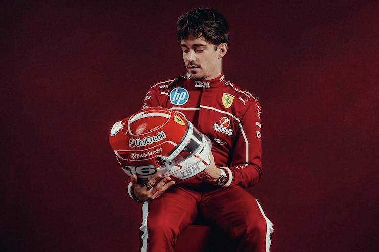 Charles Leclerc mit seinem Helm für die GP-Saison 2025