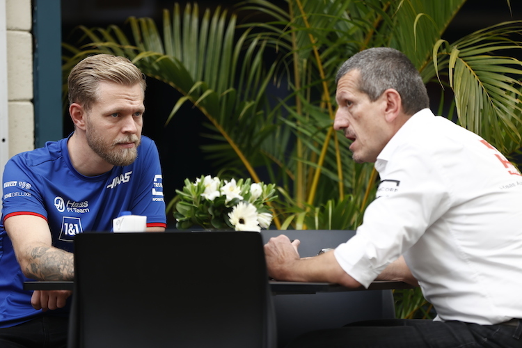 Haas-Teamchef Günther Steiner mit Kevin Magnussen
