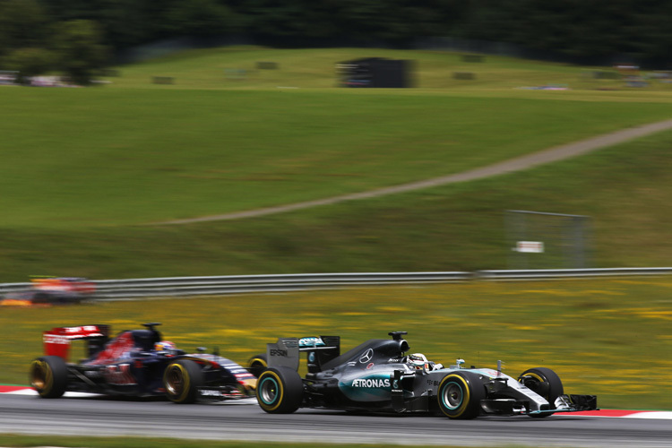 Lewis Hamilton vor Max Verstappen in Österreich