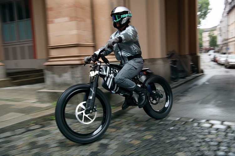 BMW Motorrad Vision Amby: Elektro-Motorrad für den urbanen Einsatz