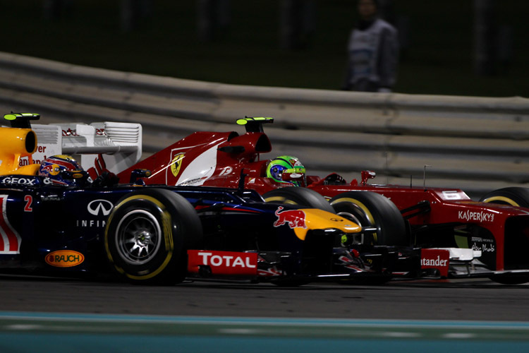 Gleich kracht es: Webber gegen Massa