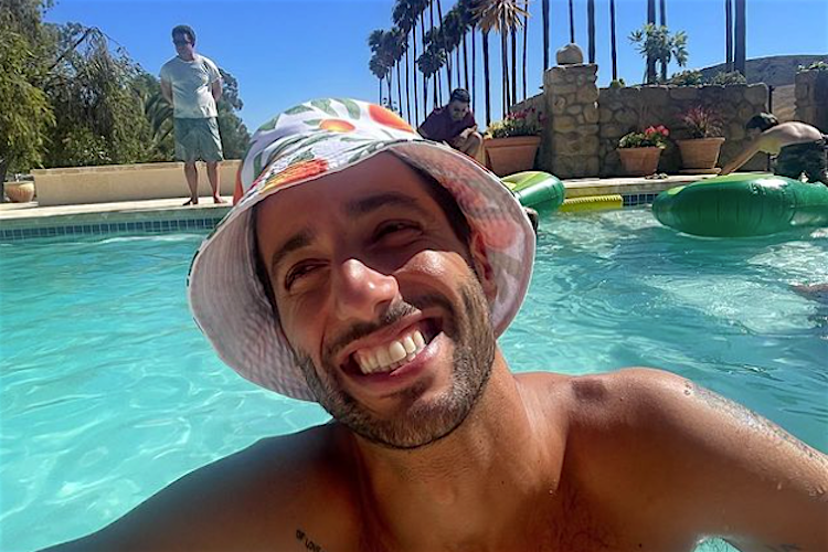 Daniel Ricciardo grüsst aus Kalifornien