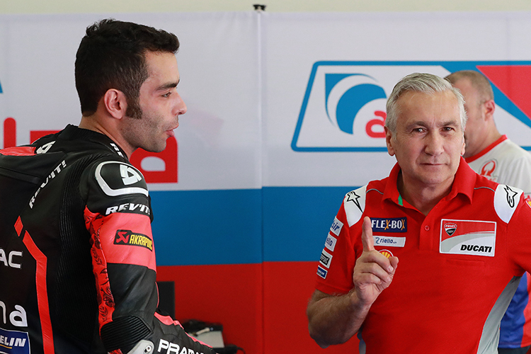 Danilo Petrucci mit Ducati-Manager Tardozzi
